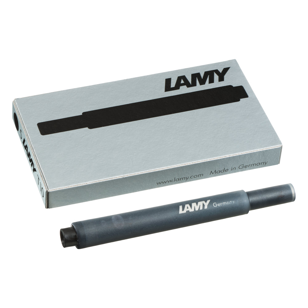 Cartouches d'encre Lamy T10 en noir, présentées sur un fond blanc. Ces cartouches sont conçues pour les stylos plume Lamy, offrant une encre noire de haute qualité pour une écriture précise et fluide.