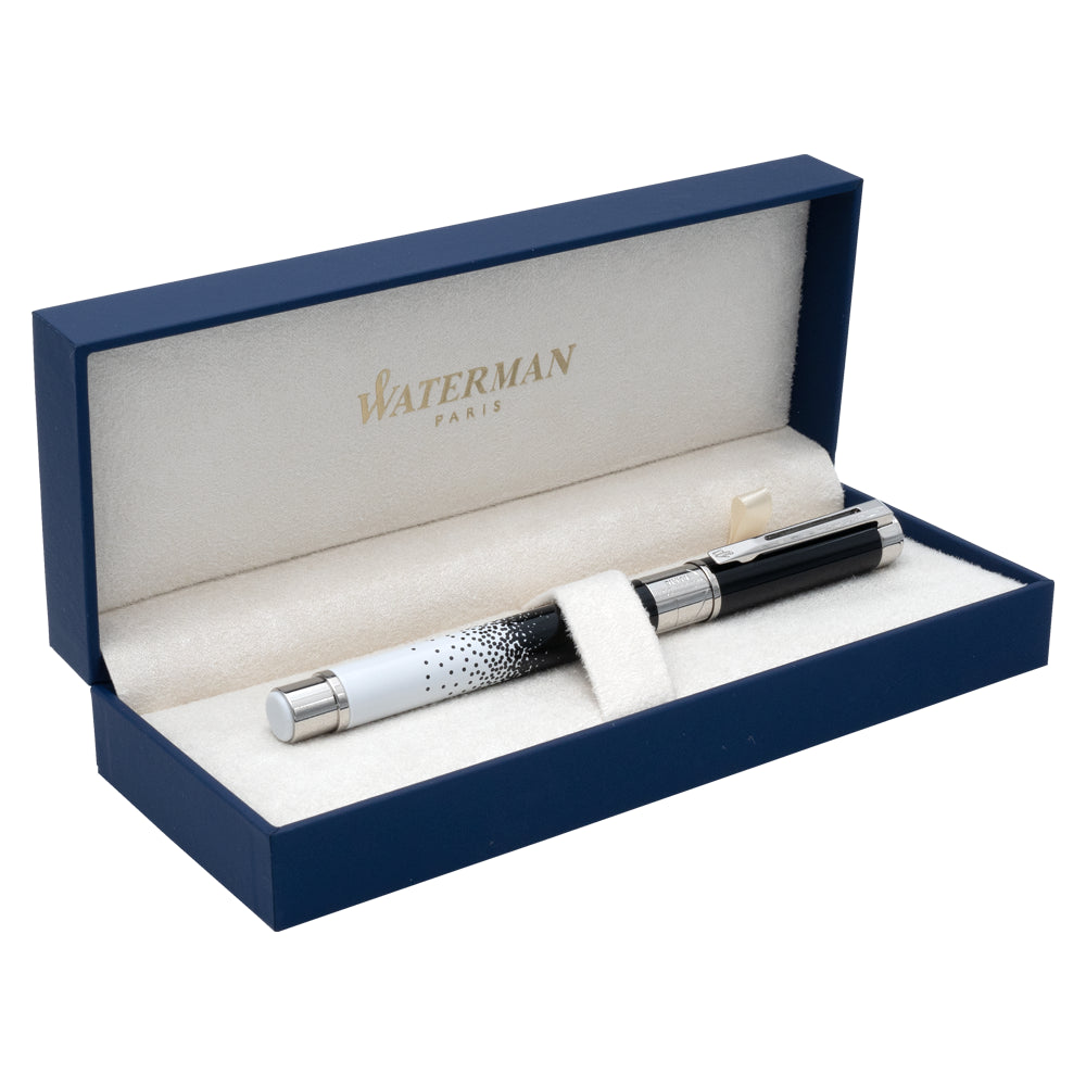 Écrin Waterman pour le stylo plume Perspective avec Design Ombres et Lumières, présenté ouvert sur un fond blanc. L'écrin élégant met en valeur le design du stylo tout en offrant une protection optimale.