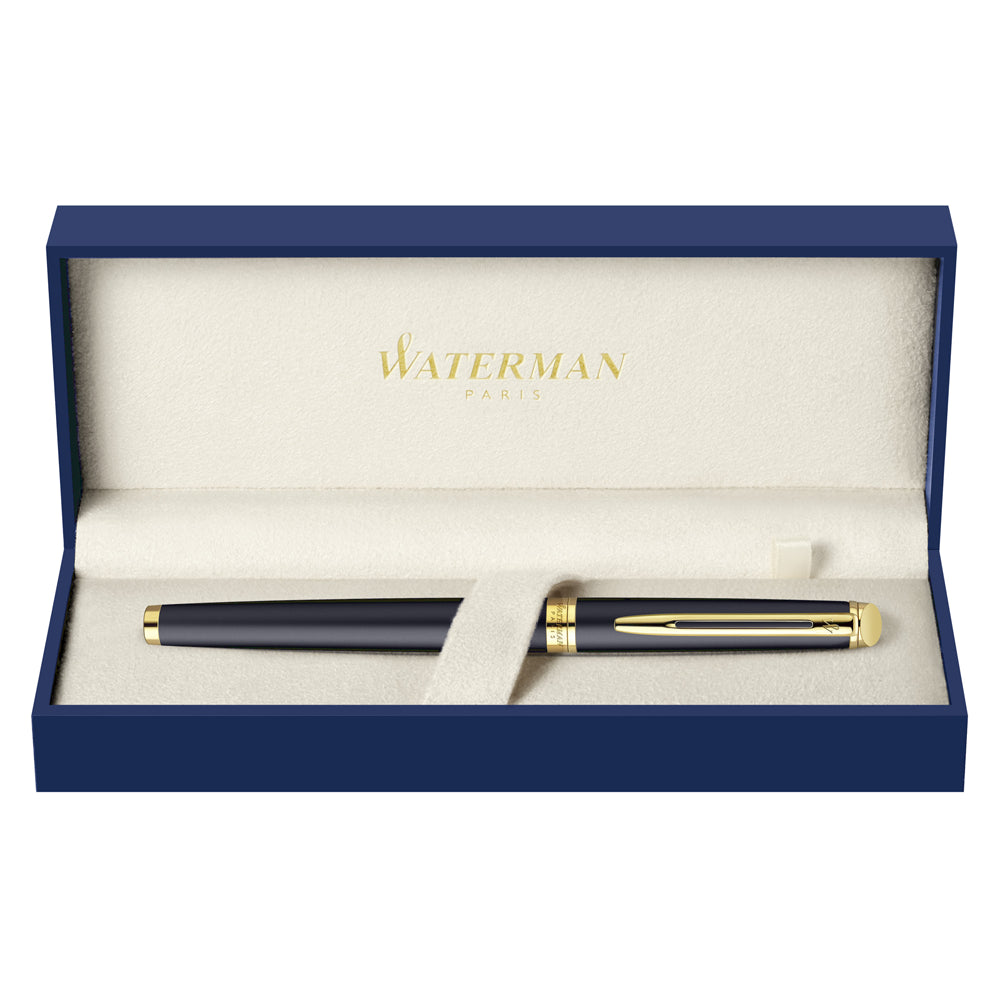 Écrin Waterman pour le stylo roller Hemisphere Noir Mat, présenté ouvert sur un fond blanc. L'écrin élégant et raffiné protège le stylo et reflète le luxe et la qualité du produit.