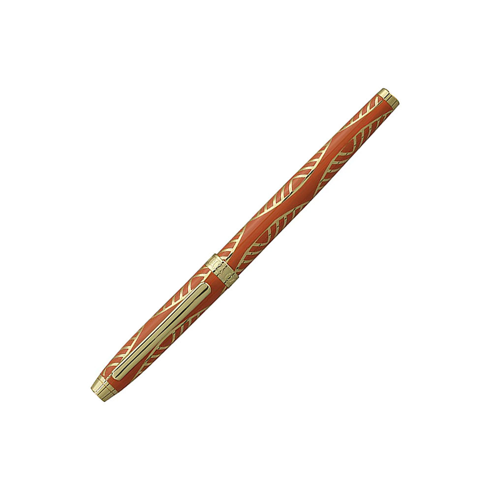 Stylo Plume Taormina XL Gioiello Orange/Doré fermé à 45°, angle différent sur fond blanc.