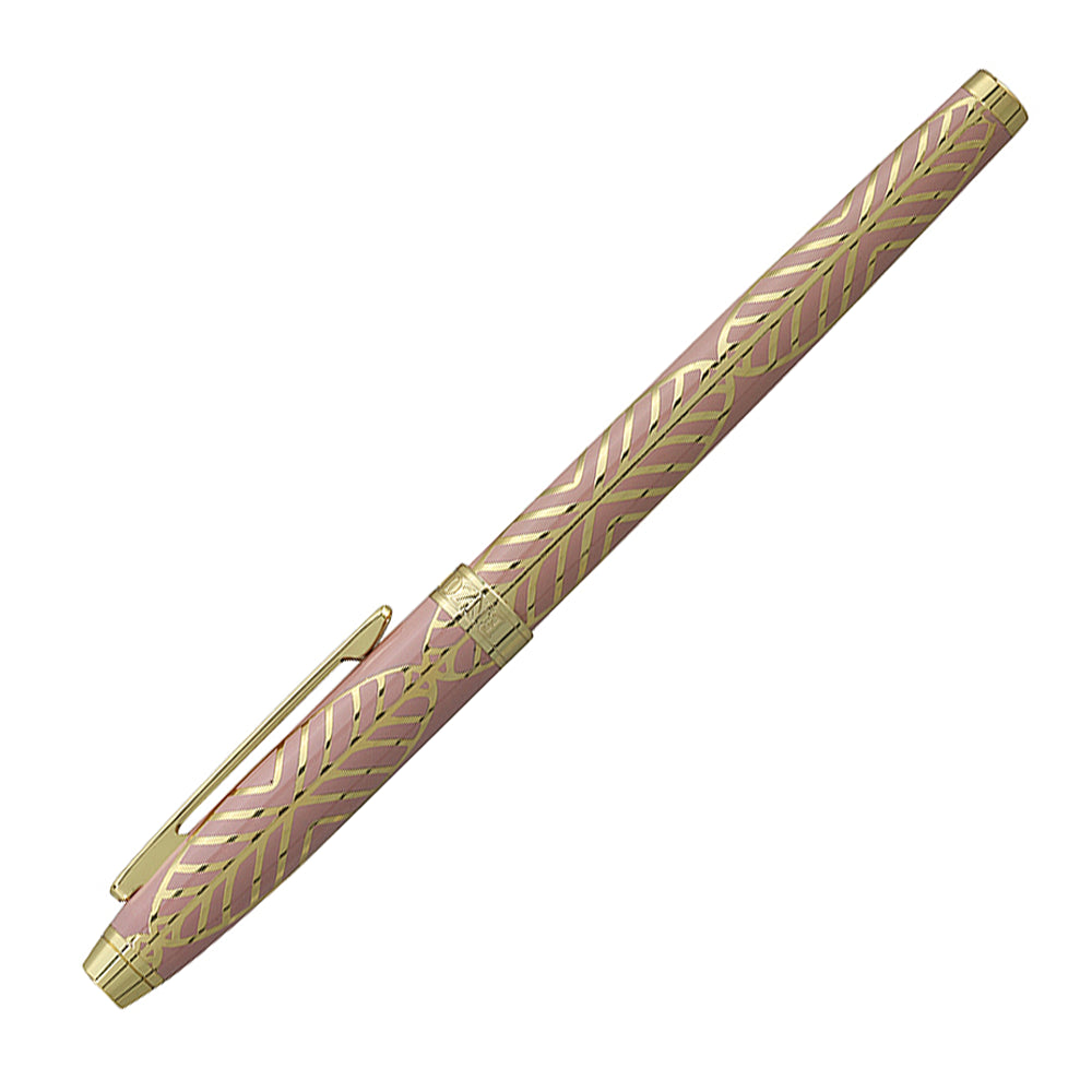 Stylo roller Enzo Varini Taormina XL Gioiello rose poudré/doré, fermé, vue à 45° sur fond blanc.