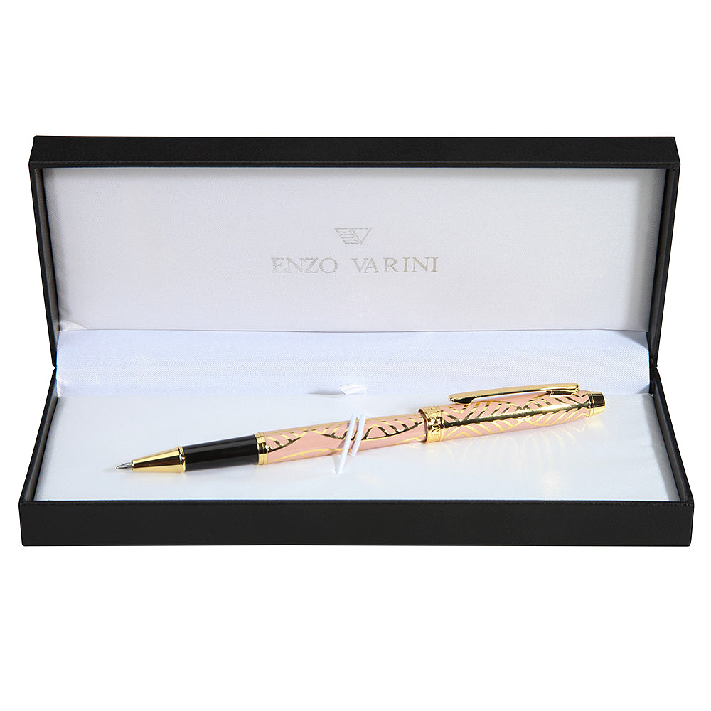 Stylo roller Enzo Varini Taormina XL Gioiello rose poudré/doré dans son écrin noir avec intérieur blanc sur fond blanc.