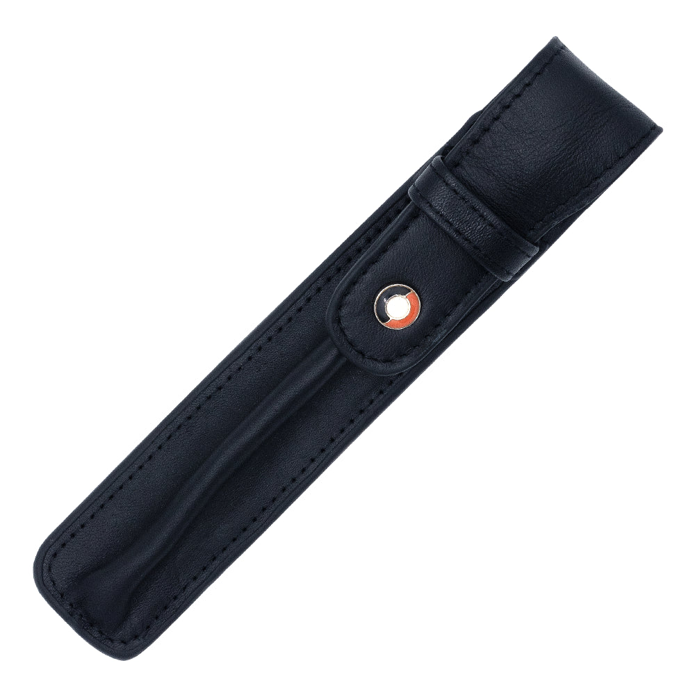 Étui en cuir Sheaffer noir avec un emplacement pour stylo, d'une largeur de 30 mm. Élégant et pratique, il protège parfaitement un stylo plume ou bille tout en offrant un style sophistiqué.