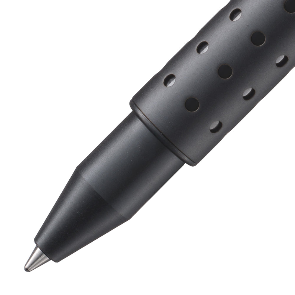 Gros plan sur le stylo roller Lamy Swift Noir Rétractable, mettant en évidence le mécanisme rétractable et la finition noire élégante. Le focus détaille la texture du métal et le design innovant du clip, offrant un aperçu précis de la qualité et de l'ingénierie du produit.