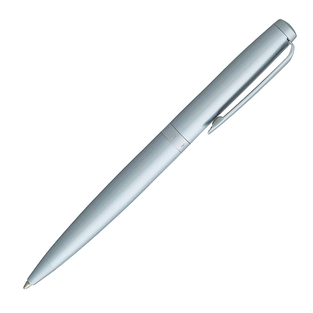 Stylo bille Hechter Paris Avenue Hoche Basic Chrome, présenté à 45° sur fond blanc - vue 2.