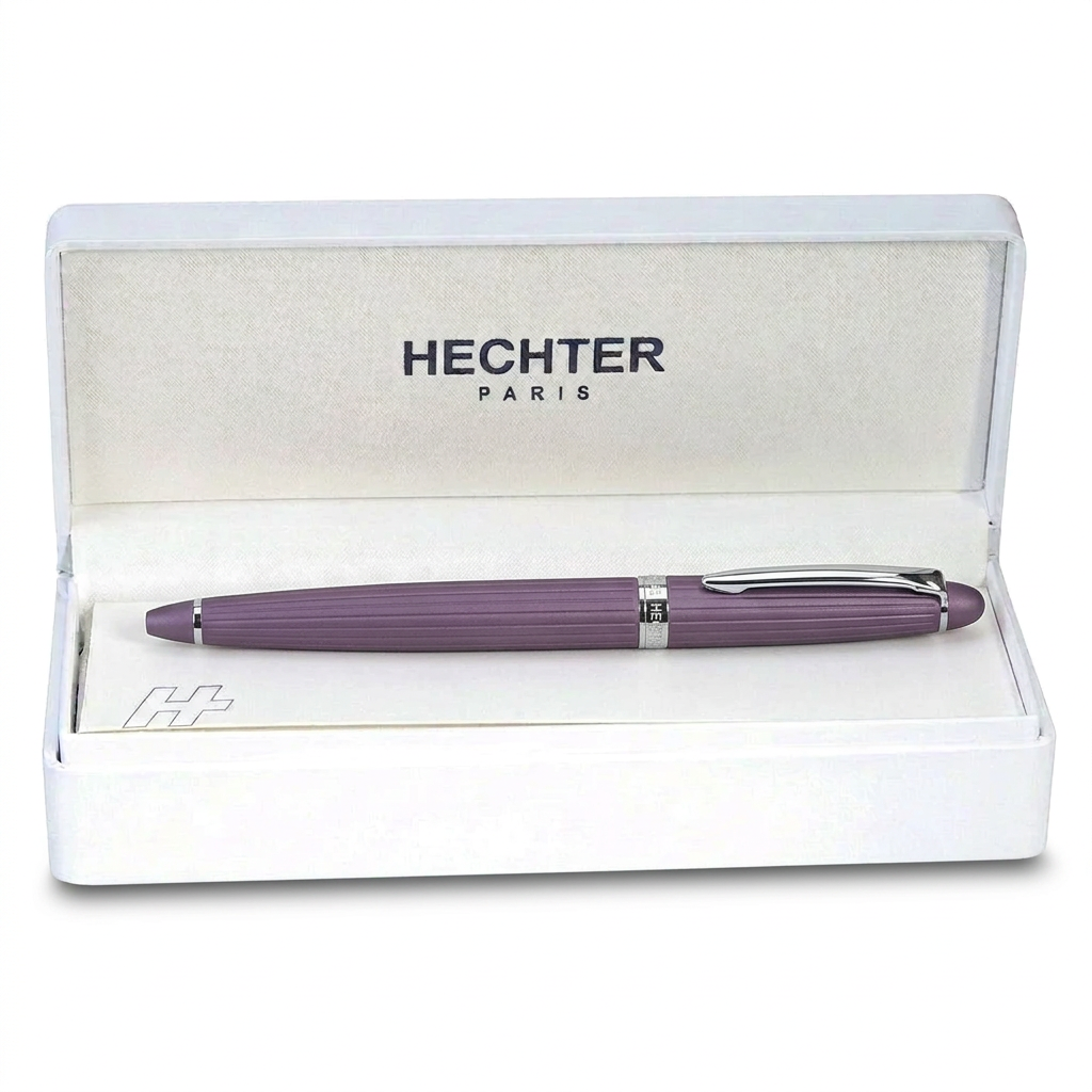 Stylo bille Hechter Paris ALLIANCE Soft violet chromé SD183020A dans un écrin blanc ouvert
