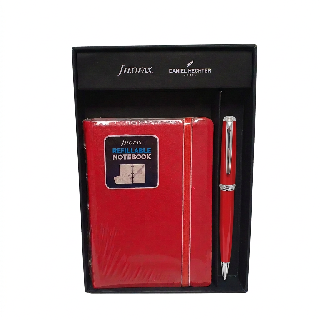 Coffret FH11502EC avec carnet Filofax A6 rouge et stylo bille Daniel Hechter Challenger rangés dans l’écrin sur fond blanc