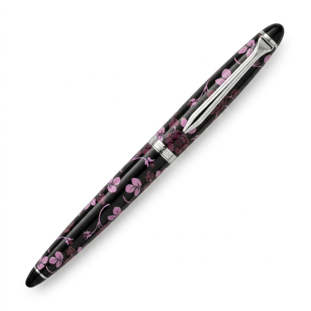 Stylo bille Hechter Paris Alliance noir à fleurs roses SD356123A incliné à 45 degrés sur fond blanc
