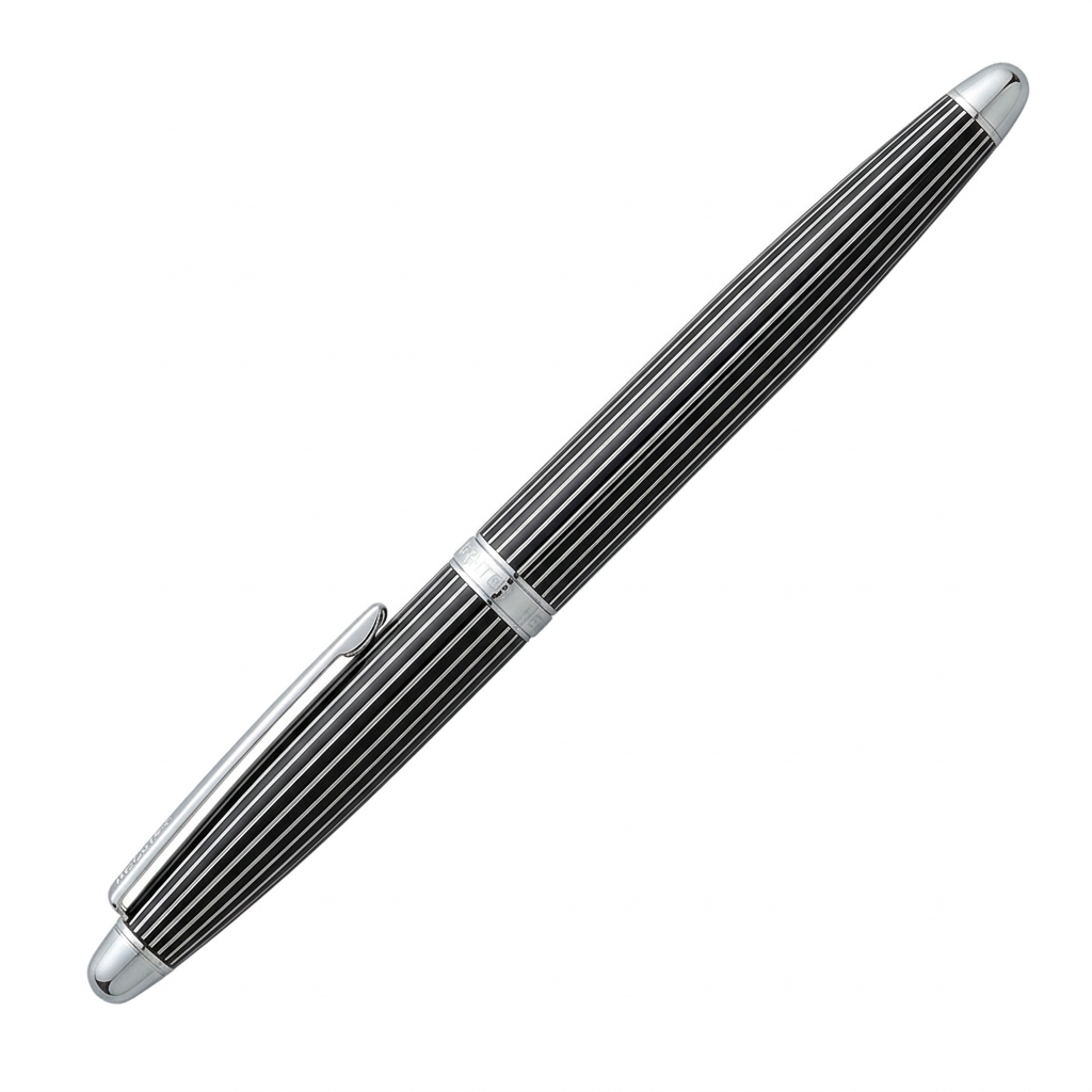 Stylo roller Hechter Paris Alliance noir à lignes chromées serrées SD363131 fermé sur fond blanc