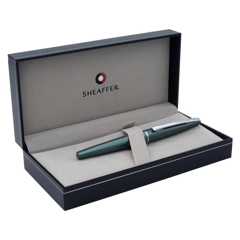 Stylo plume Sheaffer Taranis, présenté dans un écrin élégant, offrant une présentation soignée et professionnelle.