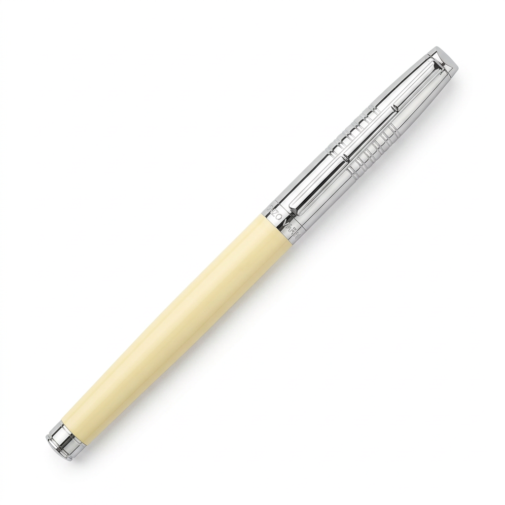 Stylo plume ivoire et chromé, vue fermée avec gravure visible