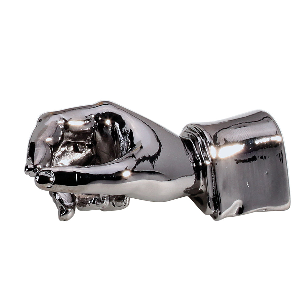 Le support à stylo Enzo Varini en forme de main gun, vu de profil sur un fond blanc.
La position de la main met en exergue les doigts et le creux de la main.