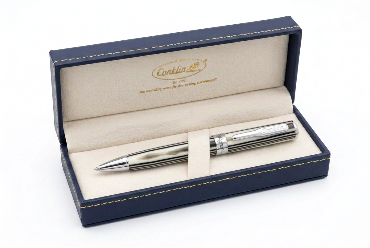 Vue du stylo bille Conklin Stylograph dans son écrin Conklin, moins de noir