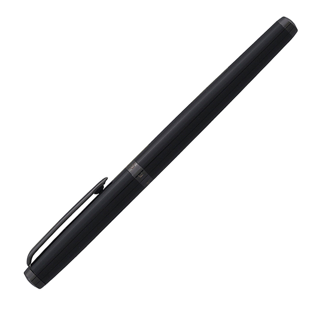 Stylo plume Hechter Paris Avenue Hoche Basic Black Gun, présenté à 45° fermé sur fond blanc (vue 1).