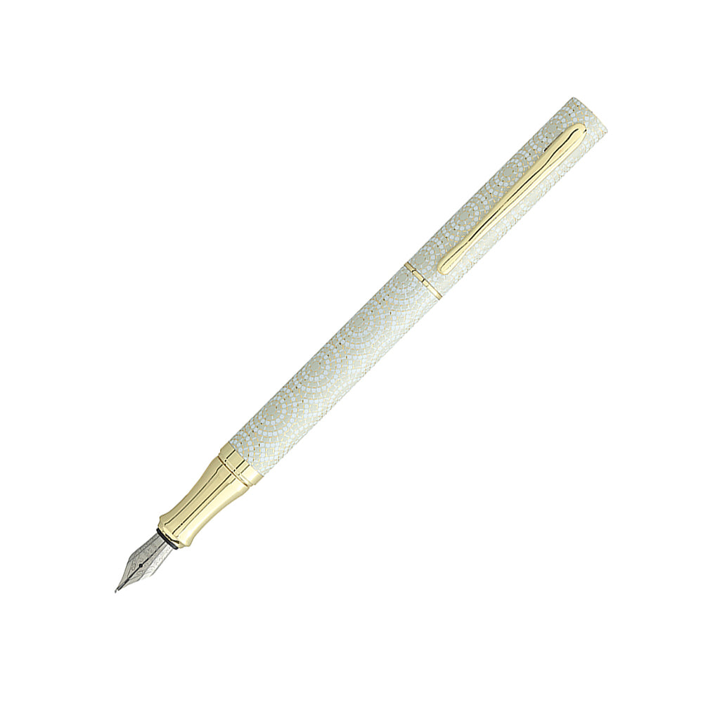 Stylo Plume Plumo Doria Blanc Motif Cercle à 45° avec capuchon ouvert sur fond blanc.