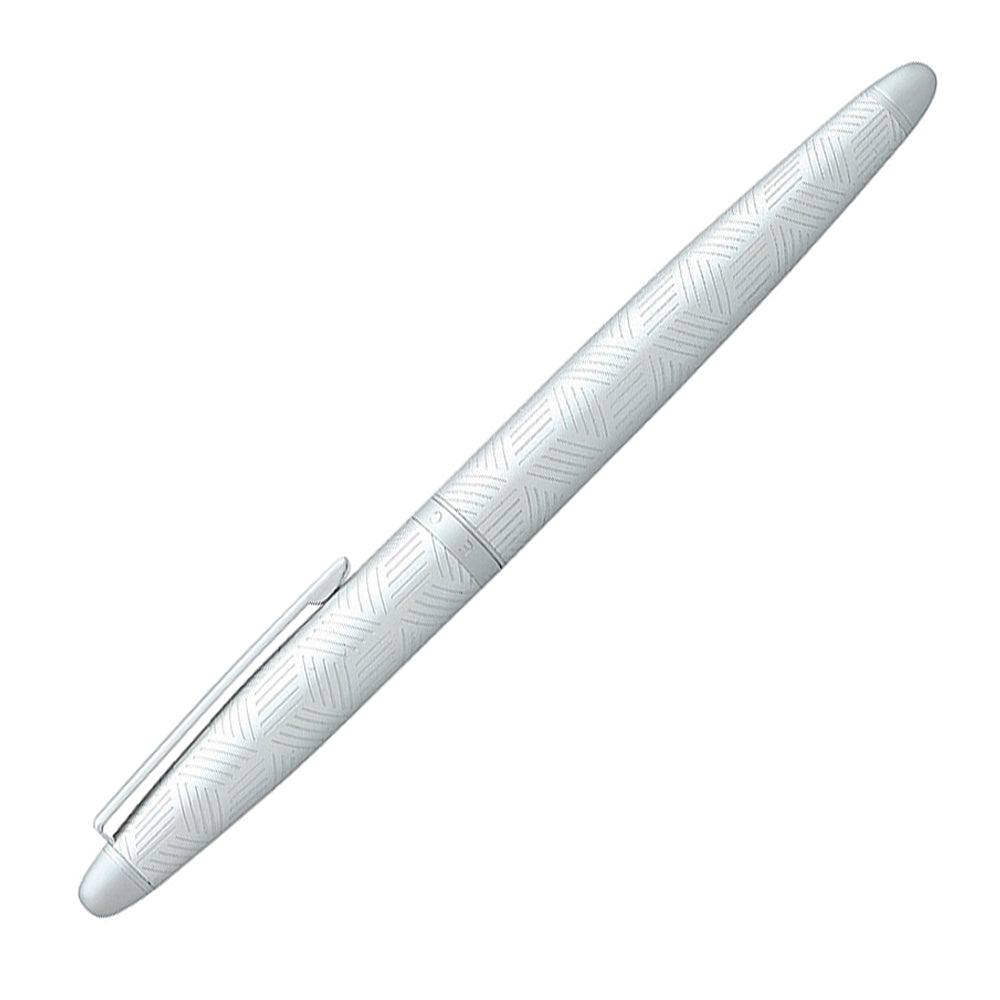 Stylo plume Hechter Paris Alliance Géométrie Silver, présenté à 45° fermé sur fond blanc.