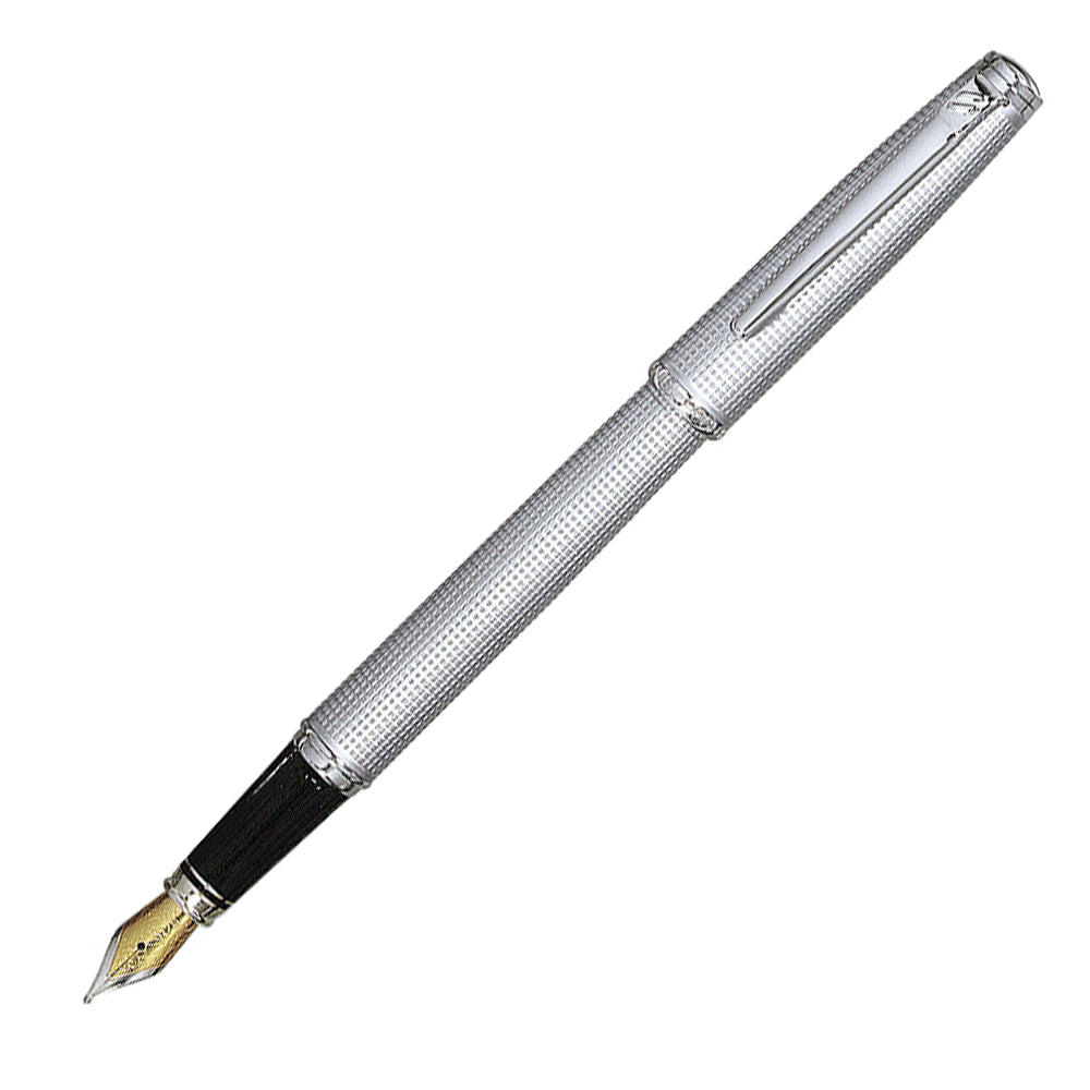 Stylo plume Hechter Paris Challenger Silver Quadrillé Satiné Chromé, présenté à 45° ouvert sur fond blanc.