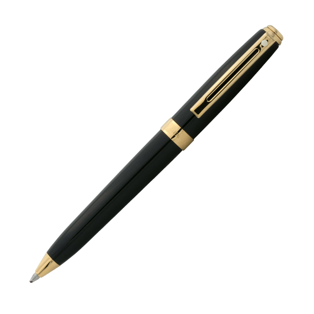 Stylo bille Sheaffer Prelude en noir laqué, présenté à un angle de 45°, soulignant son design élégant et sa finition brillante.