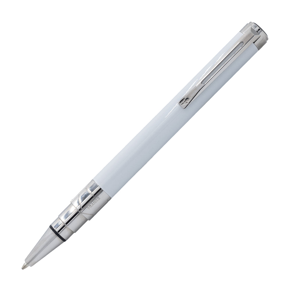 Stylo bille Waterman Perspective en blanc avec attributs chromes, présenté à un angle de 45°. Ce stylo bille allie une finition blanche élégante avec des détails chromés pour un style raffiné et une écriture fluide.