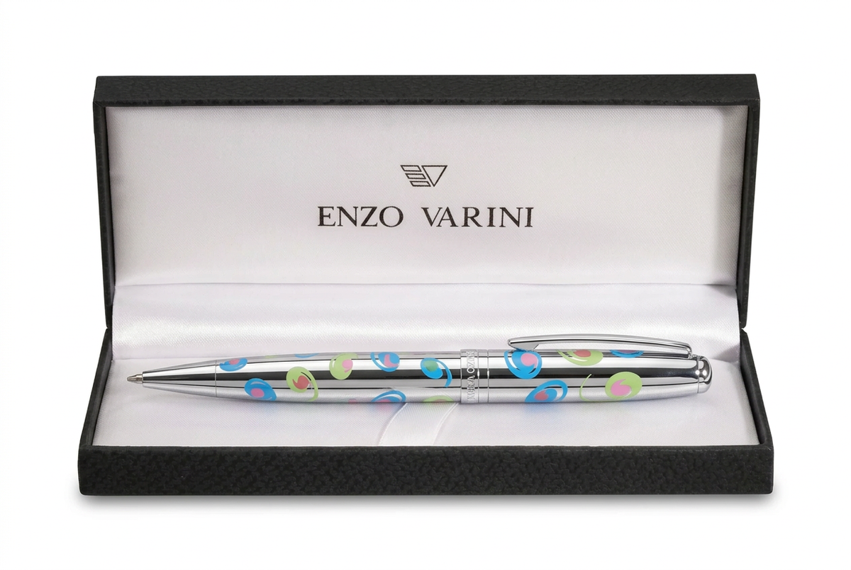 Stylo chromé à motifs floraux dans l'écrin Enzo Varini, fin trait en bas