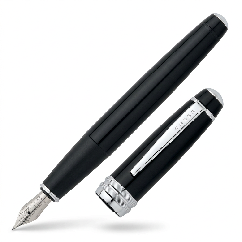 Vue découvert du stylo plume Cross Bailey noir à 45°, corps noir sans bagues, capuchon avec bague multi-rainures